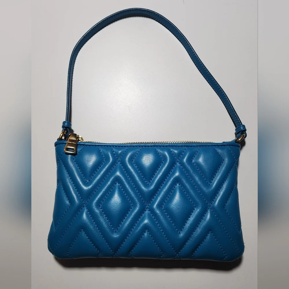 Miu Miu Pochette. Super puffy. - Picture 2 of 16